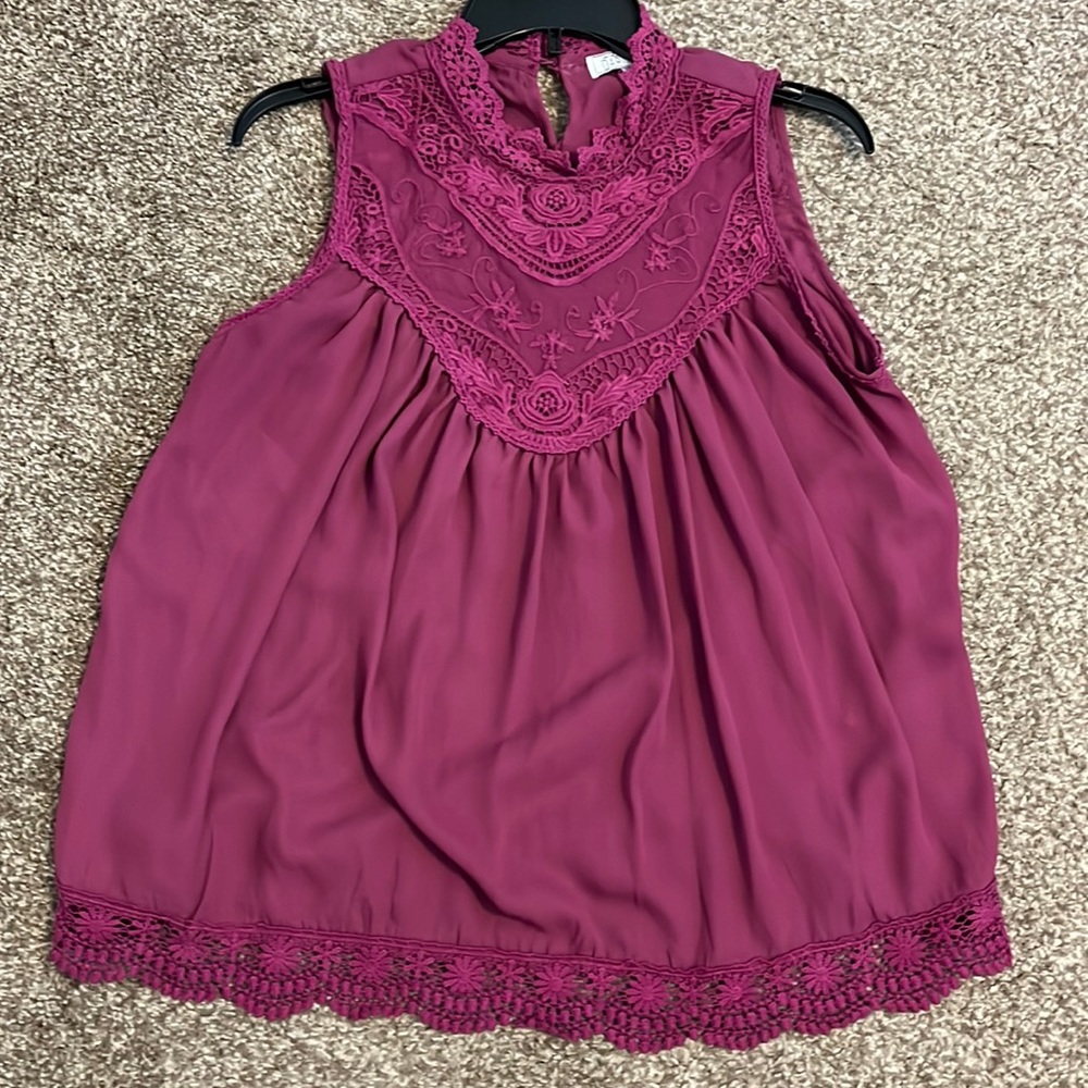 Deep Fuscua sleeveless top with lace accents